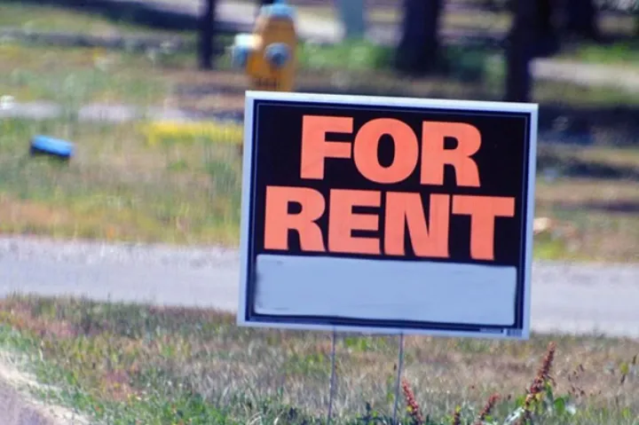 مستاجر فعلی حق دارد تا ۶۰ روز پس از بازسازی واحد با همان کرایه قبلی بازگردد